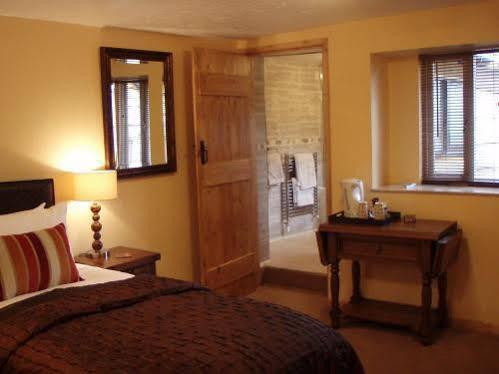 The Horse & Jockey Inn Найтон Экстерьер фото