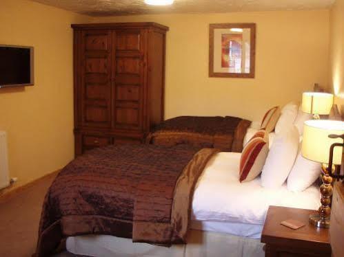 The Horse & Jockey Inn Найтон Экстерьер фото